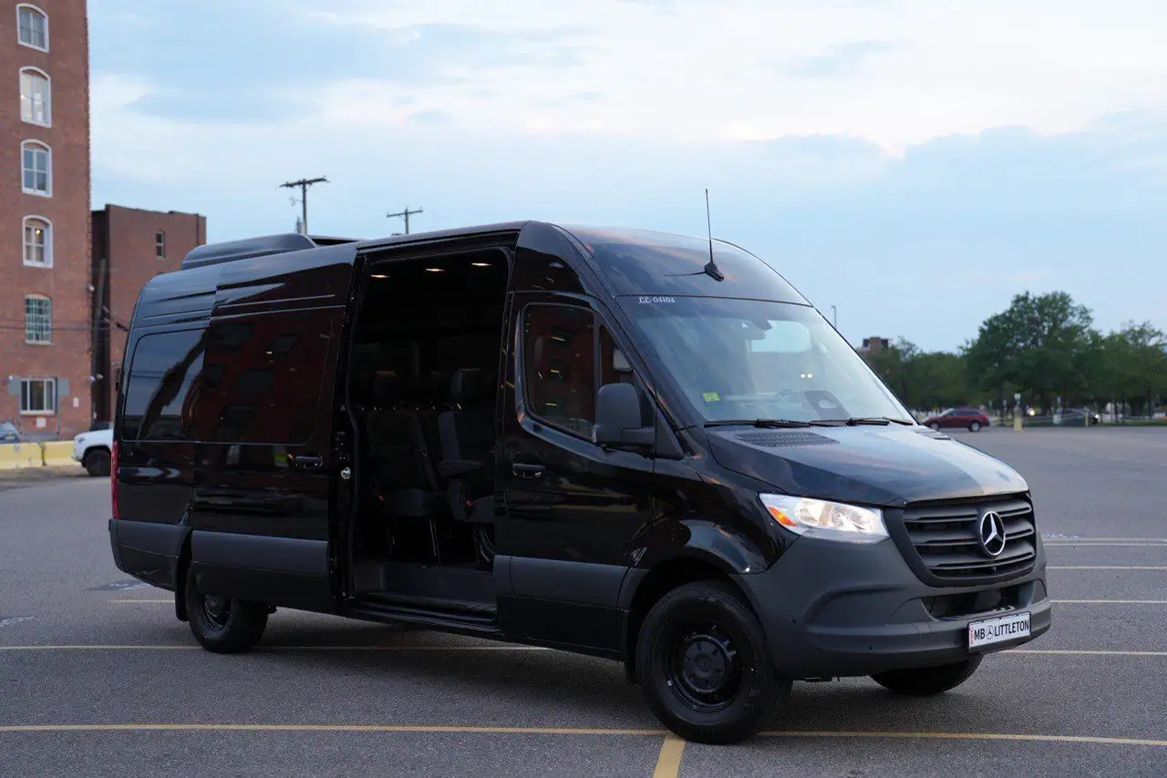 Mercedes-Benz Sprinter LUX, porte latérale ouverte